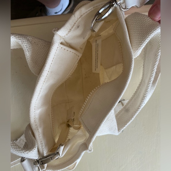 Cute holding bag or cross body - Picture 2 of 4